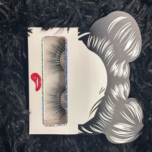 Dramatic Strip Lashes